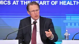Мурашко заявил о разработке российской вакцины против Эболы